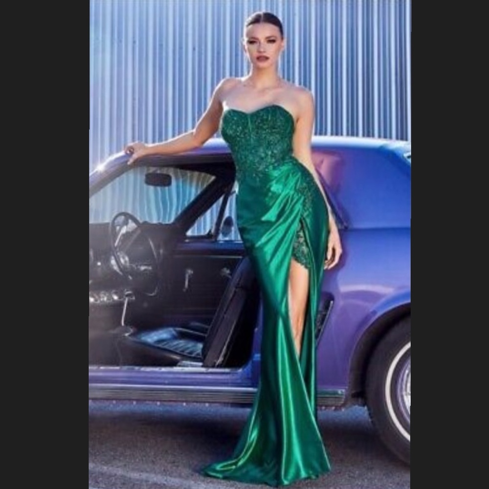 Elegant Green Strapless Evening Gown